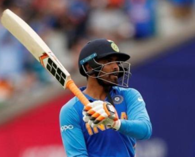विश्वकप 2019: टीम इंडिया में जडेजा की मौजूदगी को लेकर दो पूर्व क्रिकेटर भिड़े, ट्विटर में किया ब्लॉक
