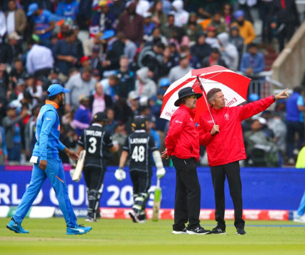 विश्वकप 2019: INDvNZ-SemiFinal: बारिश से आई बाधा, कल जहां खेल रुका वहीं से आज फिर होगा मुकाबला